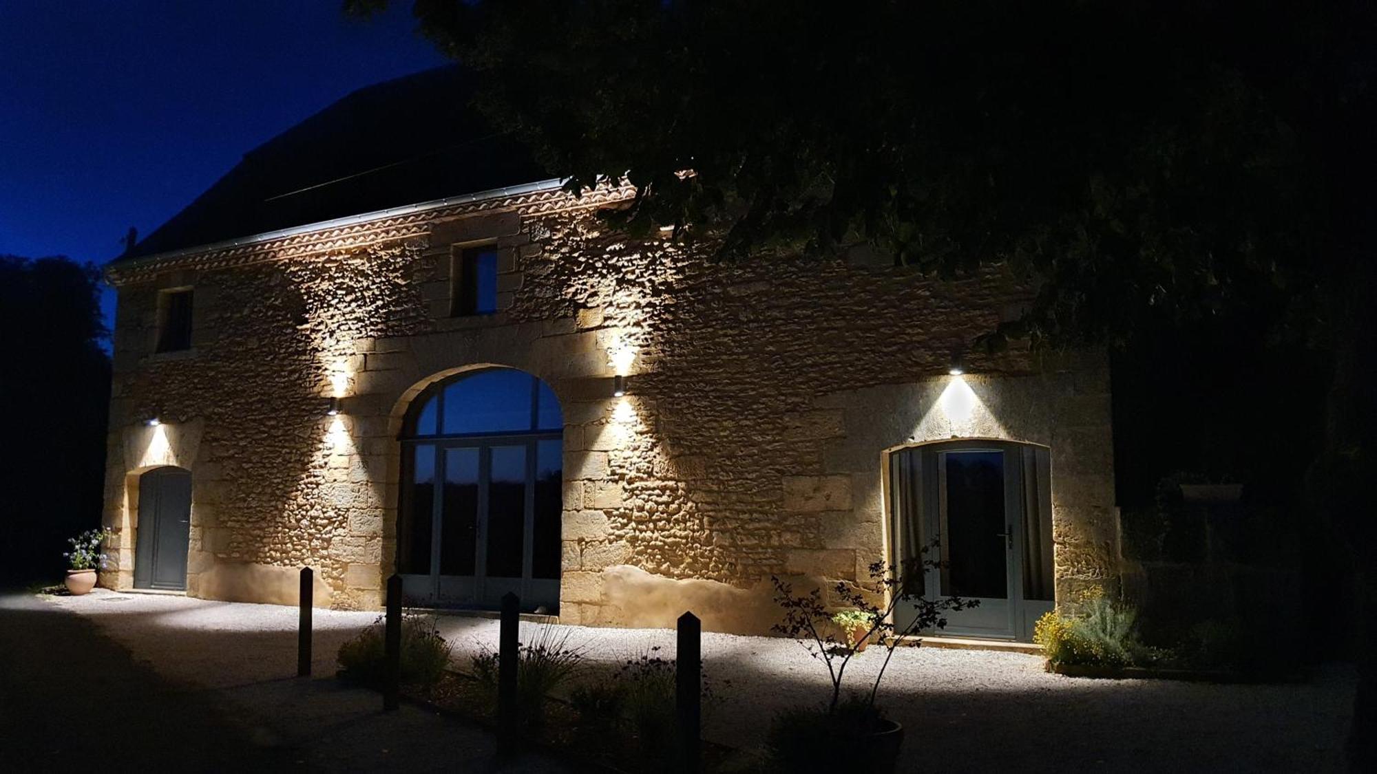 La Grange Symphorine, Chambre D'Hotes De Charme Situee Entre La Vallee De La Dordogne Et La Vallee De La Vezere Meyrals Eksteriør bilde