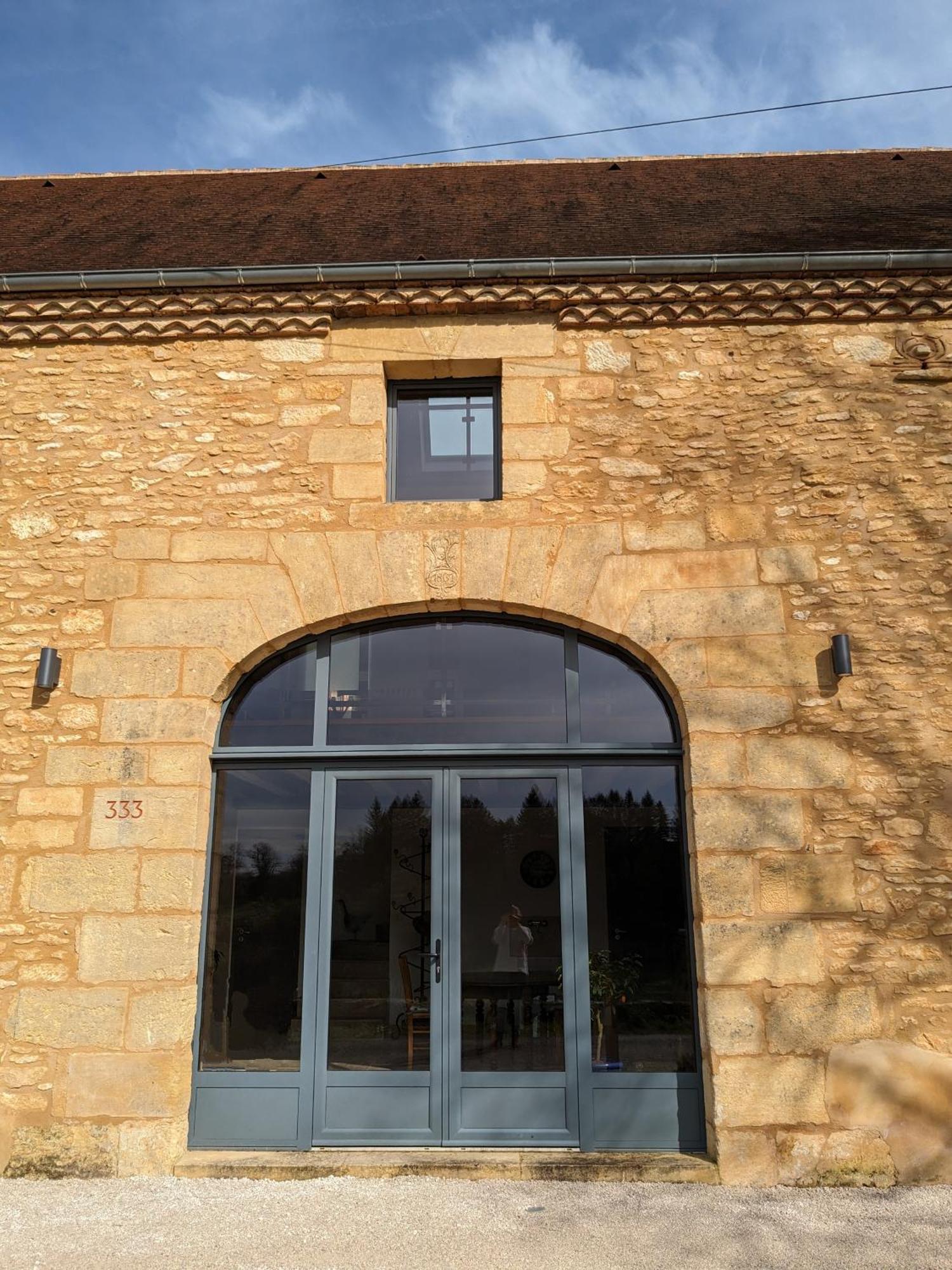 La Grange Symphorine, Chambre D'Hotes De Charme Situee Entre La Vallee De La Dordogne Et La Vallee De La Vezere Meyrals Eksteriør bilde